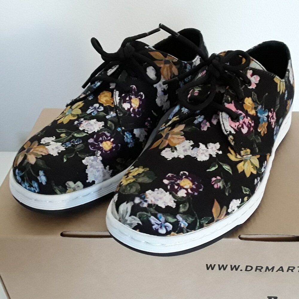 NWB Dr. Martin AirWair Cavendish DF Black Darcy Floral Canvas Sneaker, Size 7